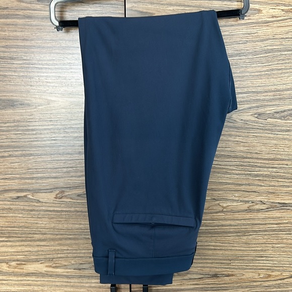Lululemon Commission Slim-Fit Pant in True Navy | Size 34 - Picture 4 of 12